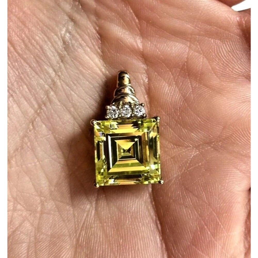 Big Pendant 10K Stamped Solid Yellow Gold, Green Gemstone 6.19g